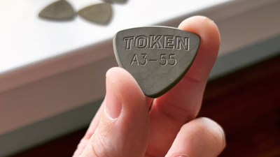 What Guitar Pick Thickness Is Best For Flatpicking?